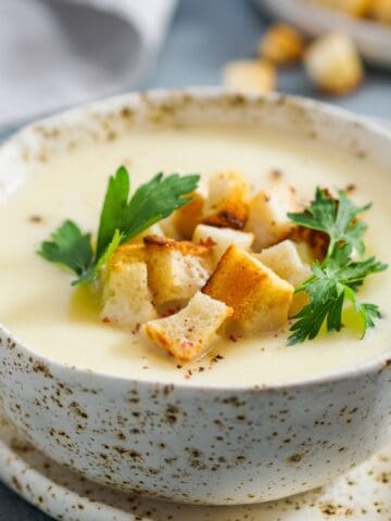 billede af blomkålssuppe.