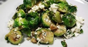 Stegte rosenkål med gremolata og feta