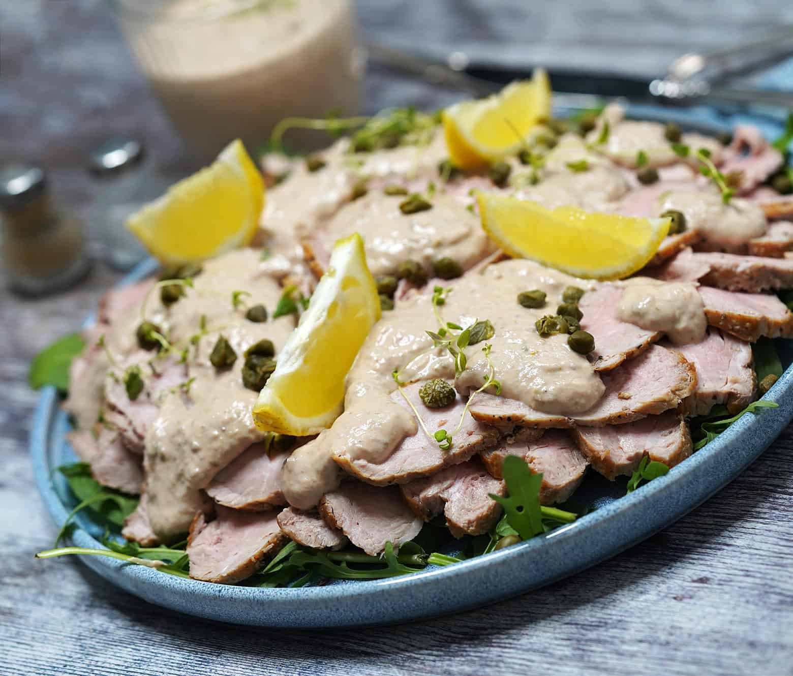 Vitello tonnato - italiensk forret med cremet tunsovs | Baregomad.dk