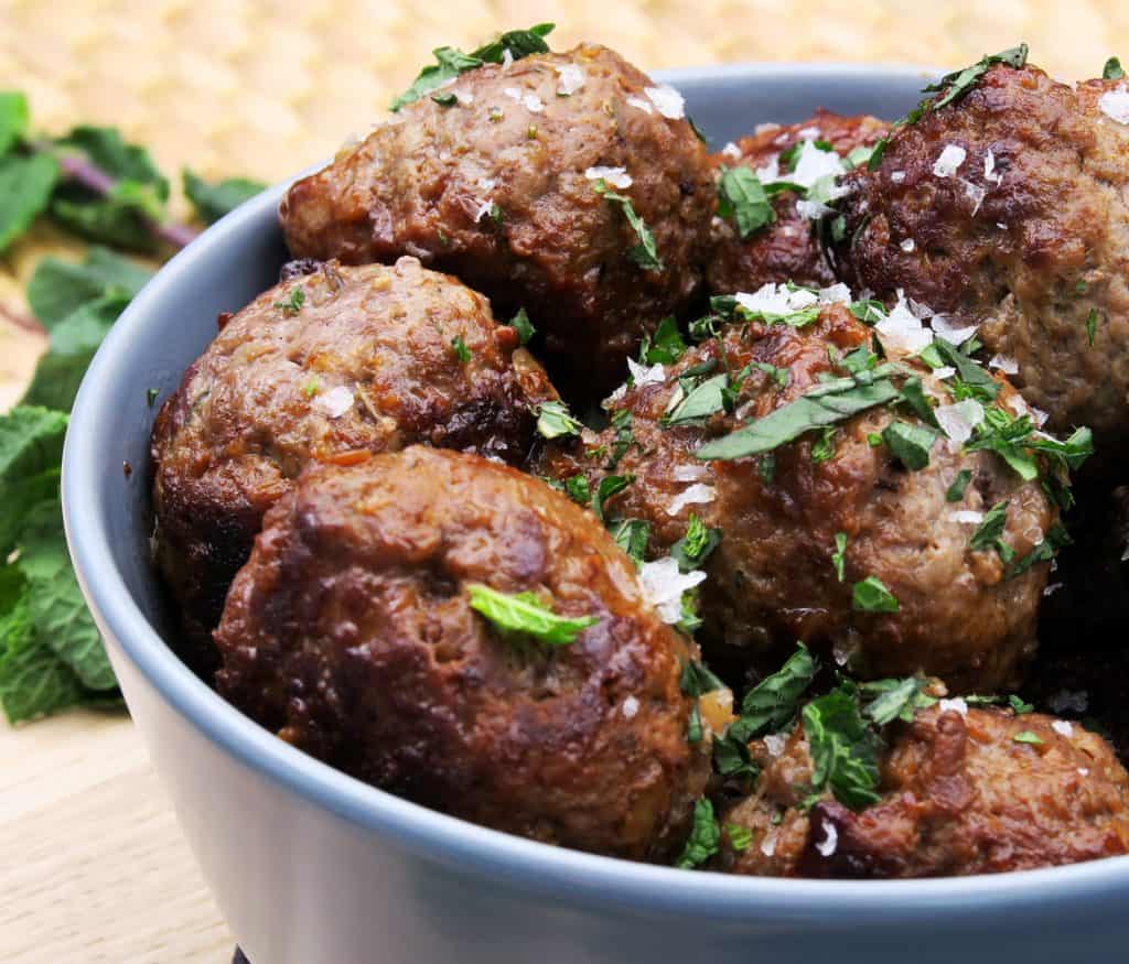 Græske frikadeller eller krydrede kødboller