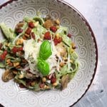 pasta med pesto og bacon Pasta med pesto og bacon
