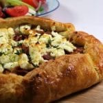 galette med bacon og karameliserede loeg Galette