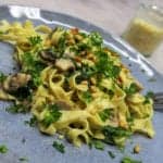 Vegansk flødepasta med spinat og champignon Vegansk flødepasta med spinat og champignon