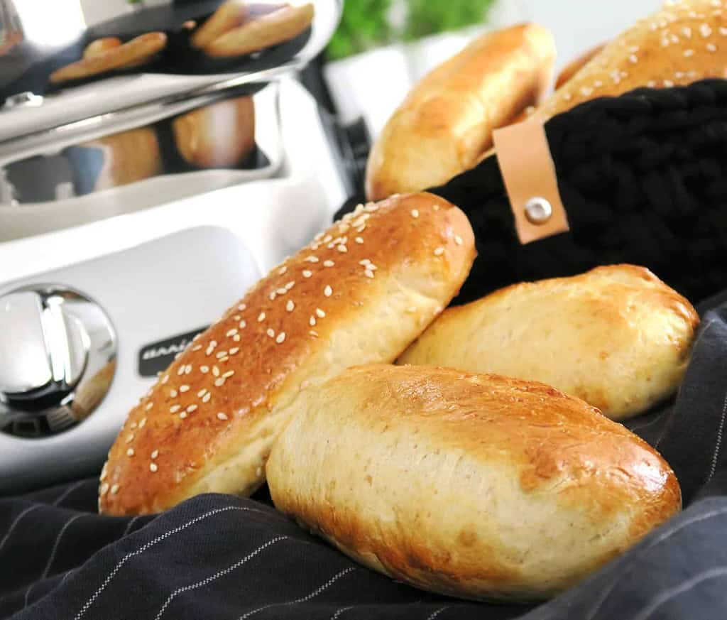 Pølsebrød (luftige og bløde luksus pølsebrød til hotdog)
