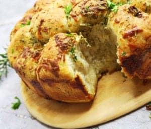 Ostebrød med krydderier som pull-apart