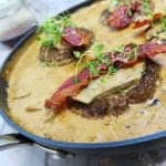 hakkebøffer-med-bacon-i-svampedrøm Hakkebøffer med bacon i svampedrøm