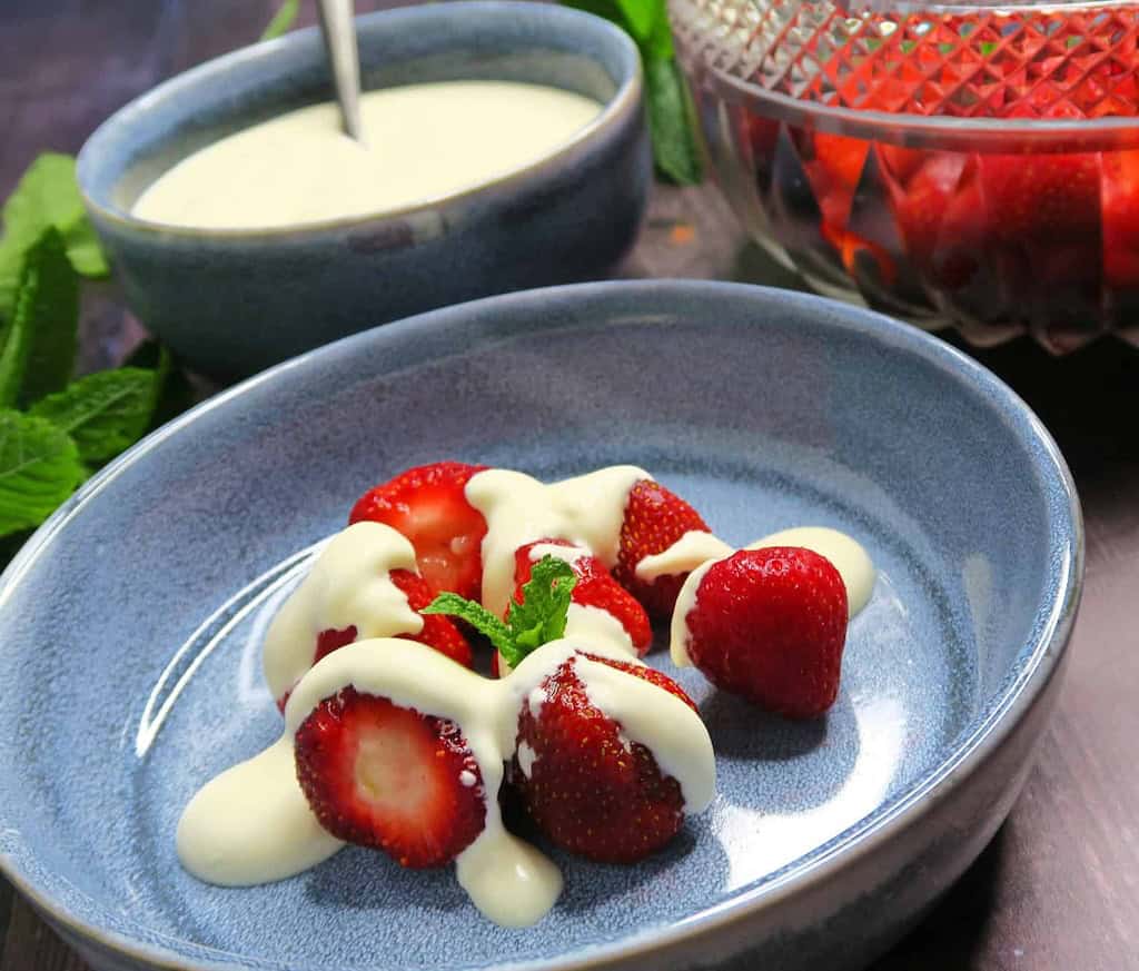 Vaniljecreme (let og luftig vanilje creme til sommerdesserter)