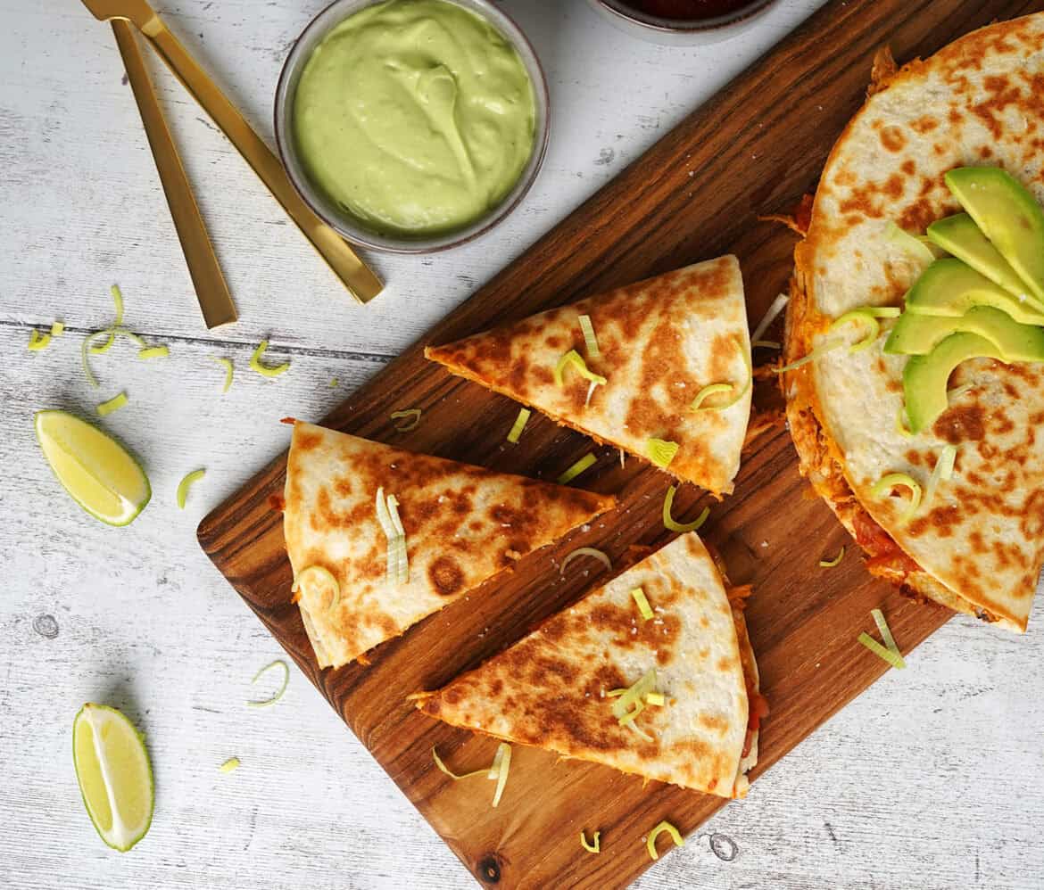 Quesadillas spækket med krydret kylling og revet cheddar Baregomad.dk