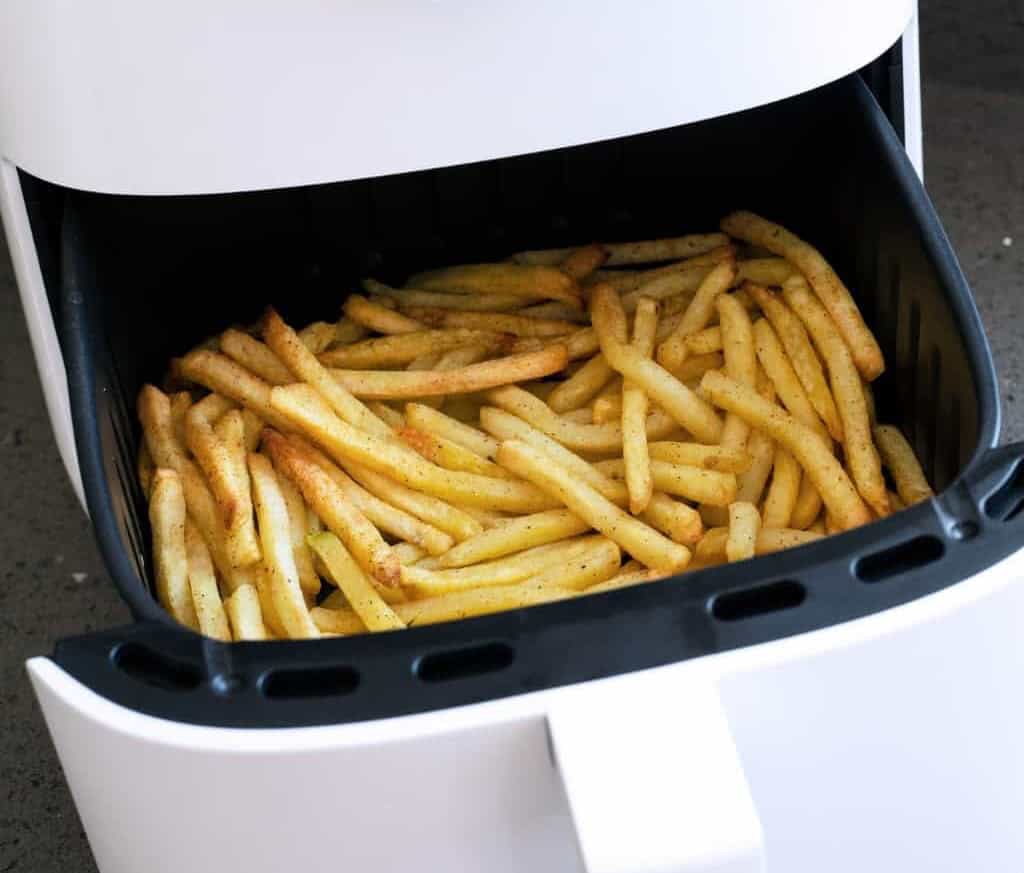 Sprøde pommes frites i airfryer (med temperatur og tid)